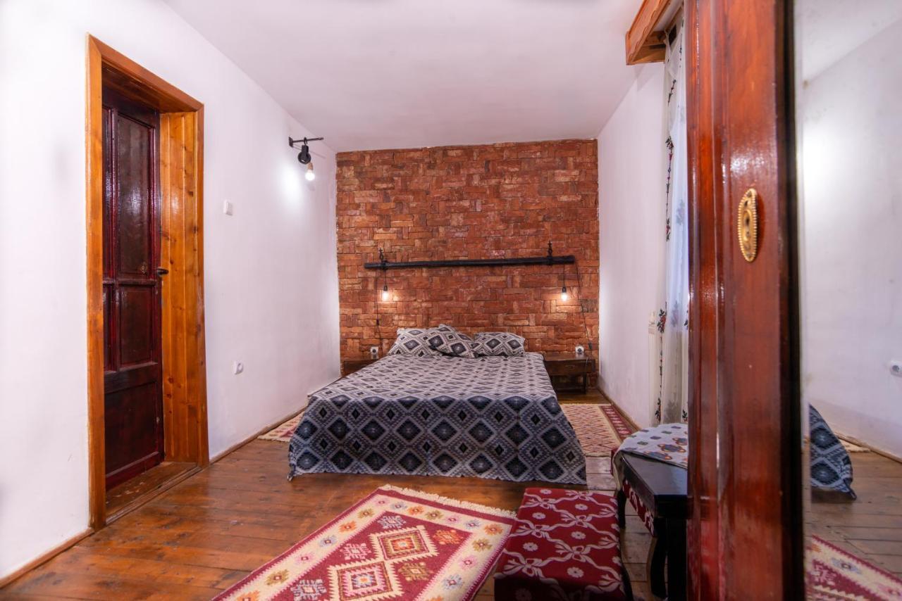 Surasul Muntelui Habitación en casa particular Dragoslavele